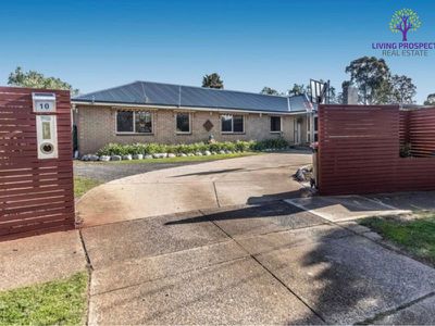 10 Rowell Court, Melton South