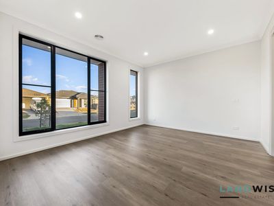 6 Zohan Street, Deanside