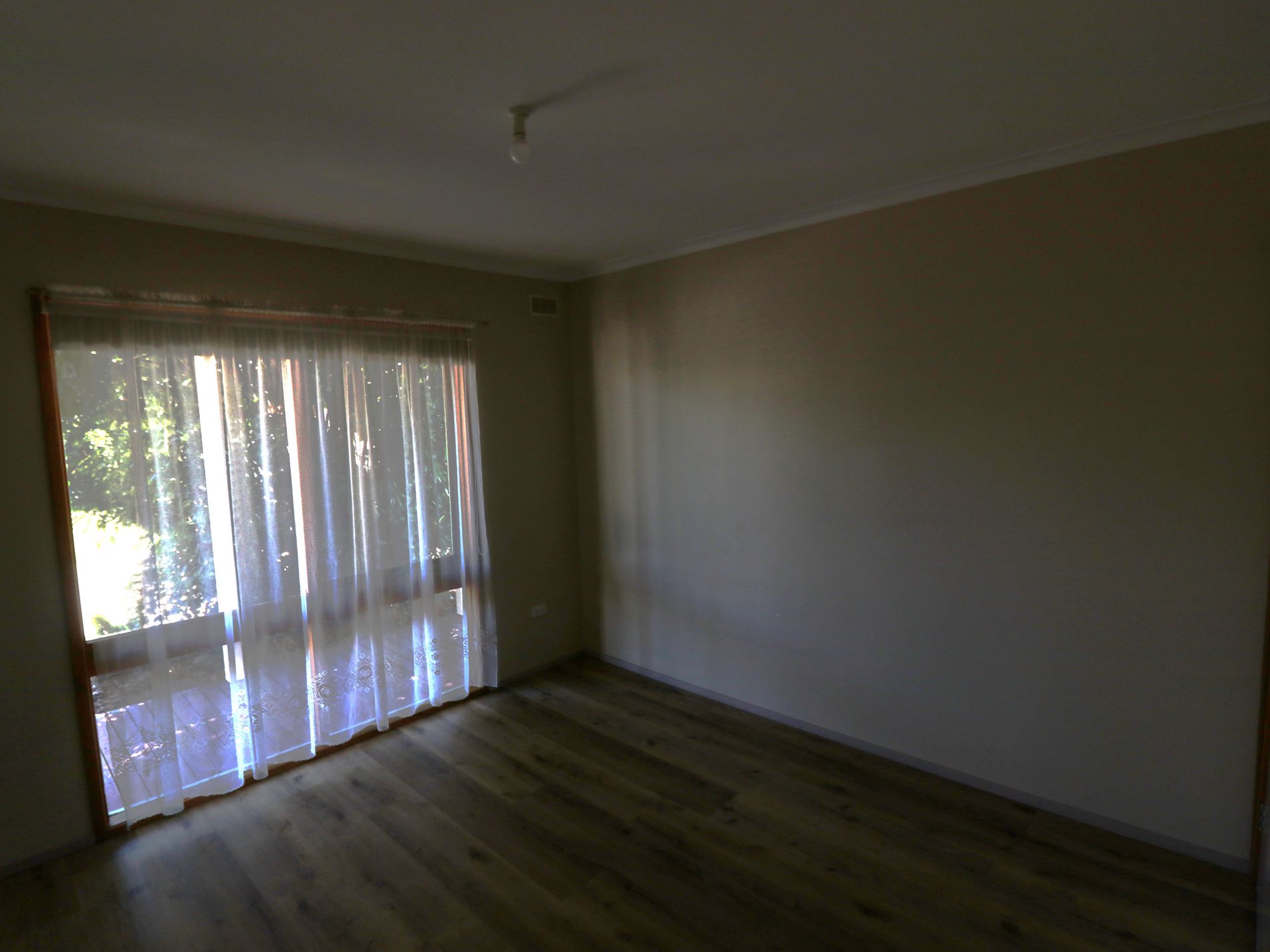 10 2- 6 Albert Street, Seymour