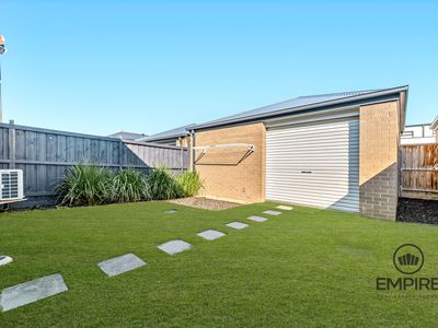 4 Plenty Way, Cranbourne North