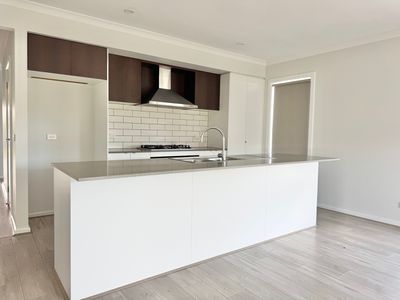 6 Shrubs Road, Mambourin