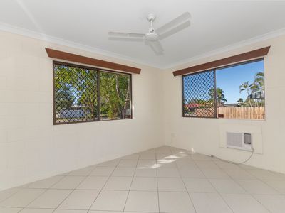 77 Yolanda Drive, Annandale