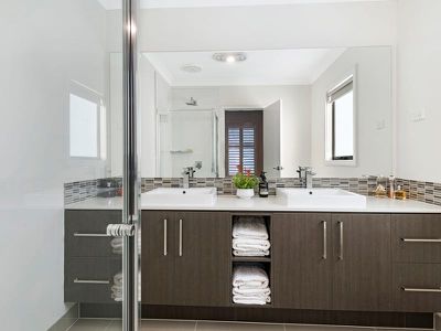 12 Hayes Parade, Pascoe Vale