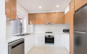 1 / 6 North Parade, Campsie