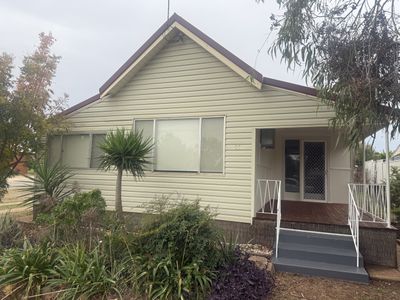 132 Victoria Street, Parkes