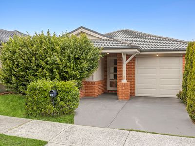 13 Ellaroo Circuit, Clyde North
