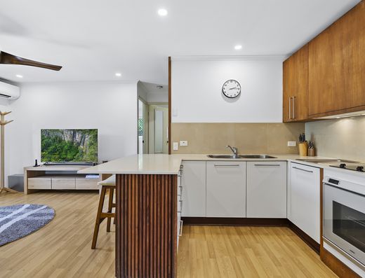 Single level, 2 bedroom private Unit ! image 4