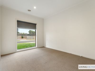 5 Laurence Way, Tarneit