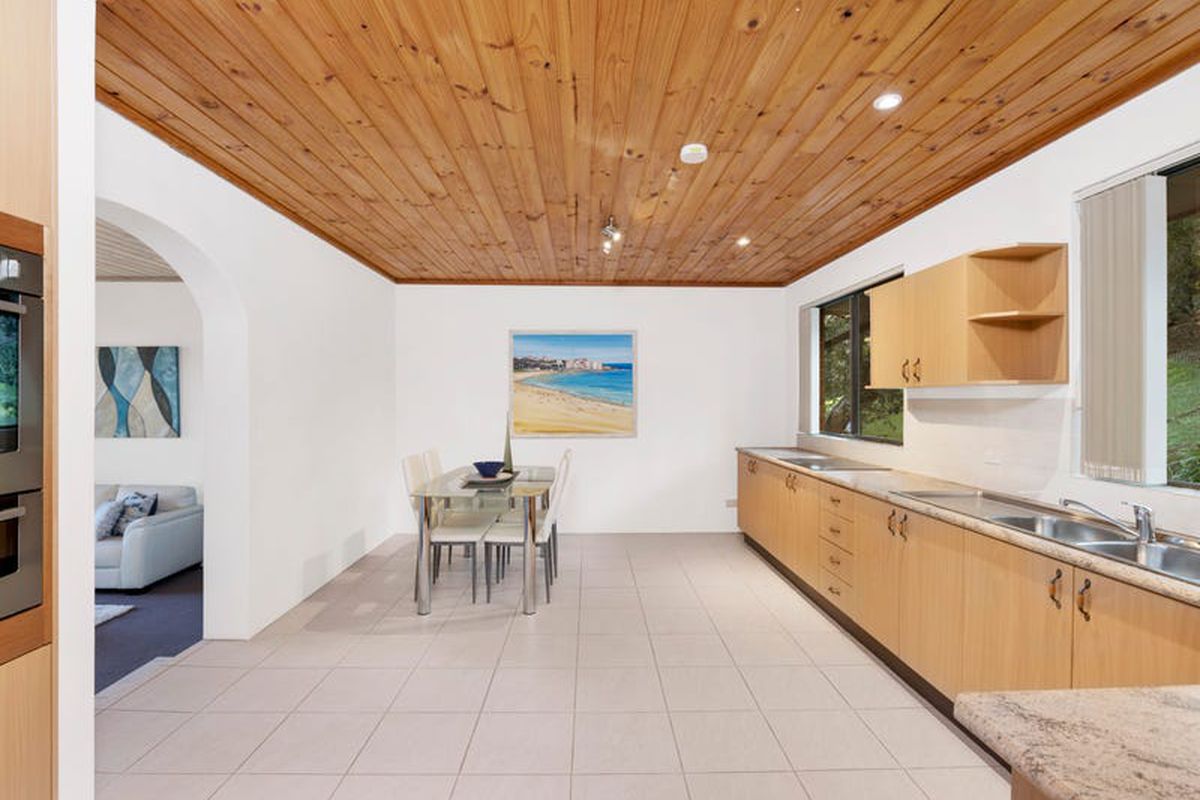 16 Parrendi Close, Avoca Beach