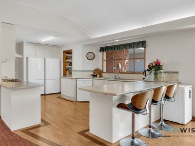 6 Thomas Avenue, Melton South