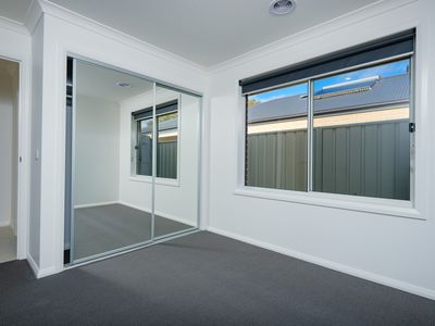 24 ASHBURTON CIRCUIT , Wodonga
