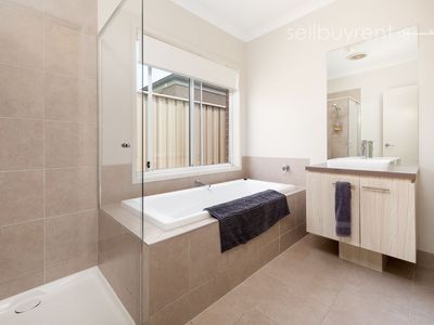 10 BUGDEN STREET, Wodonga