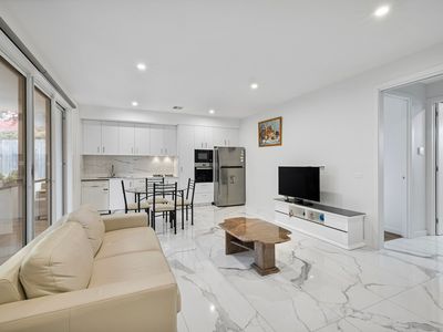 4 Crowther Place, Curtin