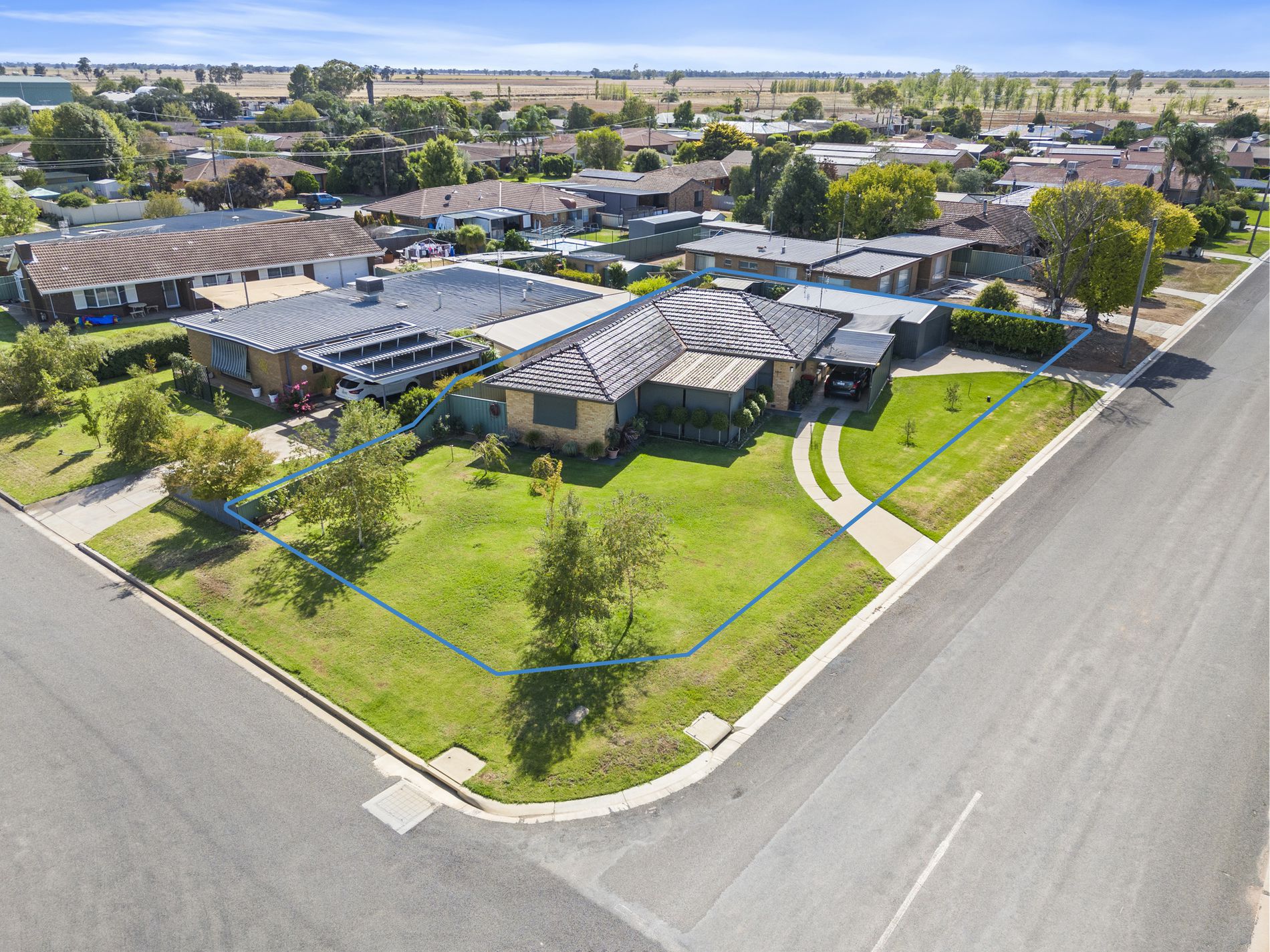 10 White Street, Finley