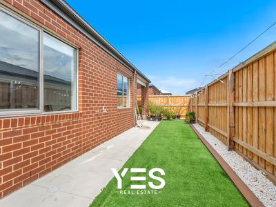 8 Ficus Way, Officer