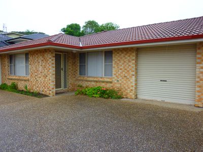 2 / 5 Hesper Drive, Forster