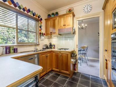 16B Lemana Crescent, Mount Waverley
