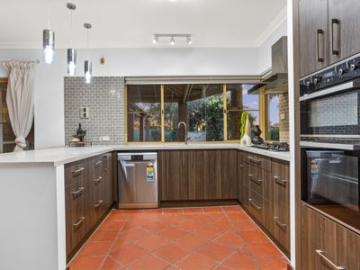 8 Heatherlea Parkway, Leeming