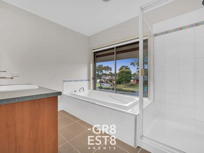 2 Ashbrook Way, Cranbourne West