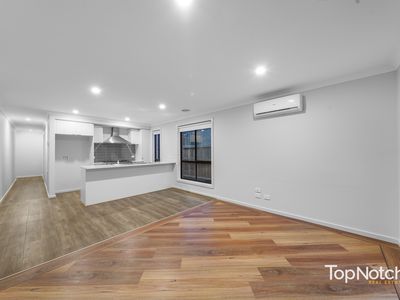 7 Platypus Chase, Beveridge