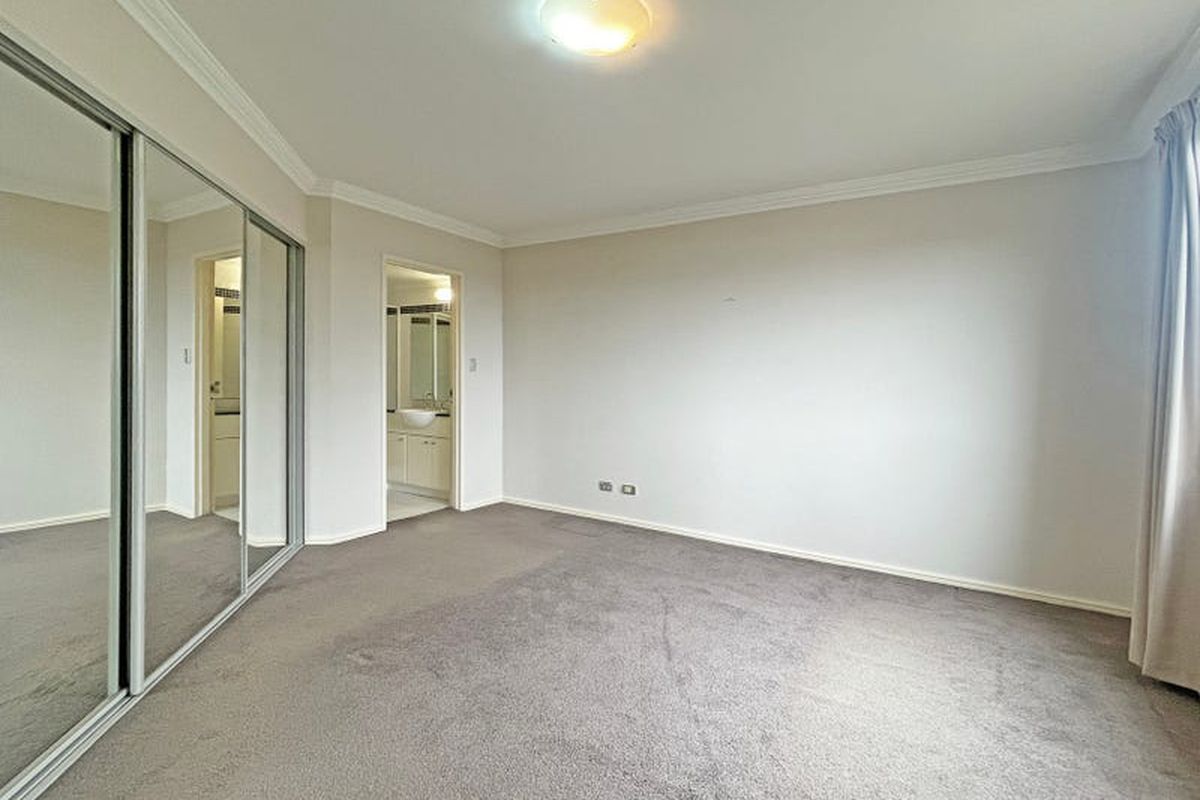 607 / 8 Wentworth Drive, Liberty Grove