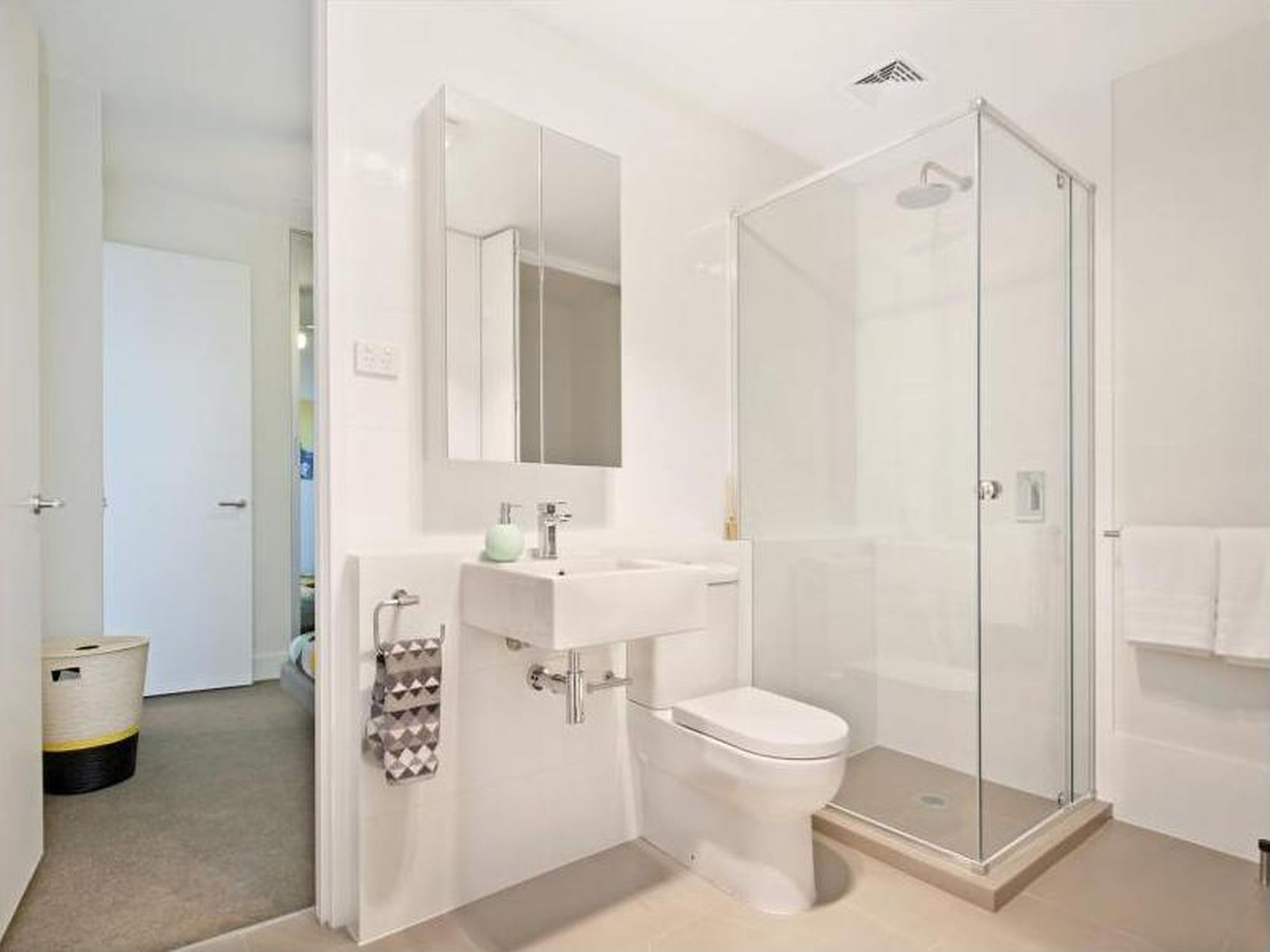 305 / 301 St Clair Avenue, St Clair
