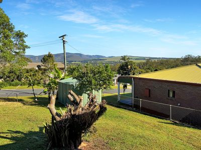 35 DANBULLA CRESCENT, Atherton