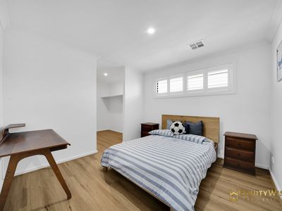 5 Palette Street, Mambourin