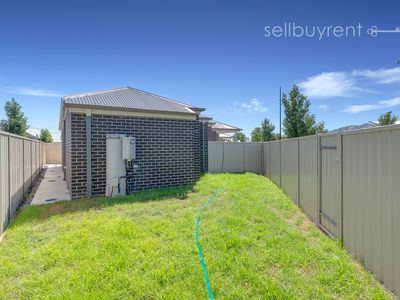 1 / 18 MIDDLETON CRESCENT, Wodonga