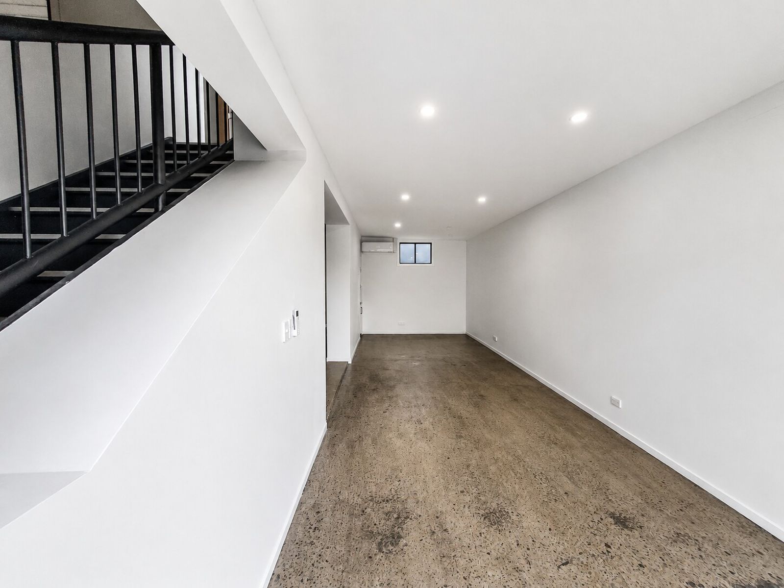 1 / 12 Simpson Street, Kirra