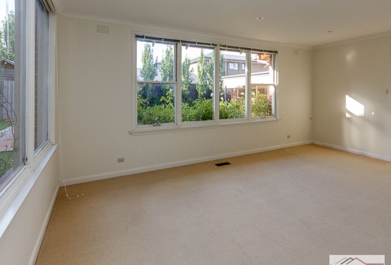 9 St James Avenue, Mont Albert