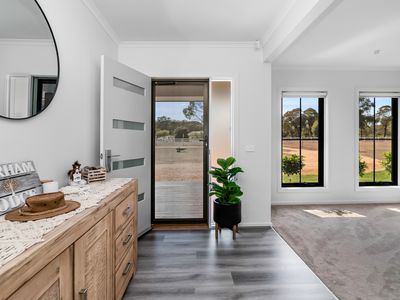 9 Hamilton Court, Heathcote