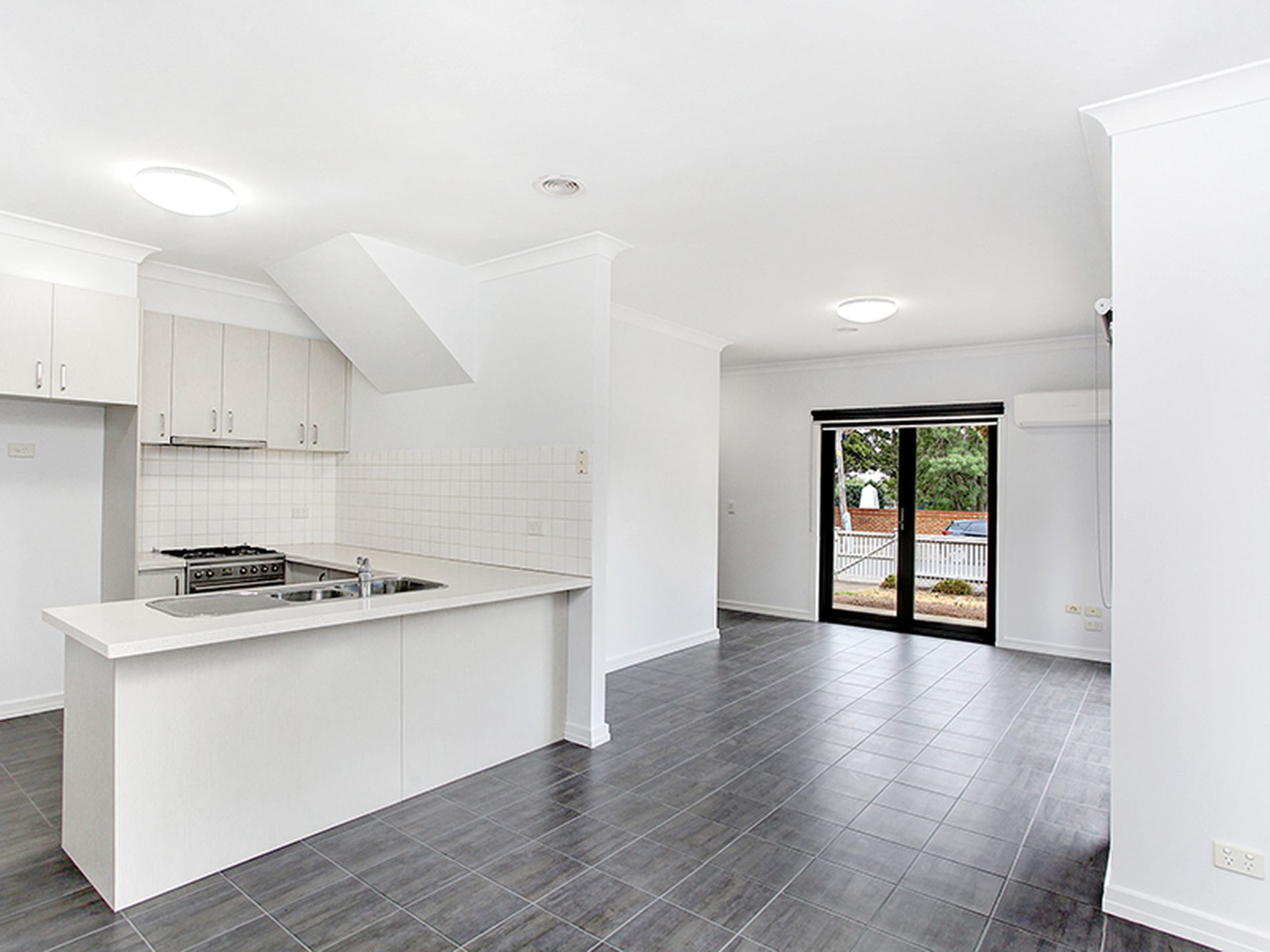1 / 3 Mary Street, Spotswood