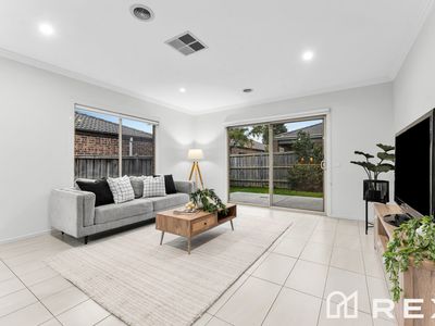 10 Brolin Terrace, Cranbourne North