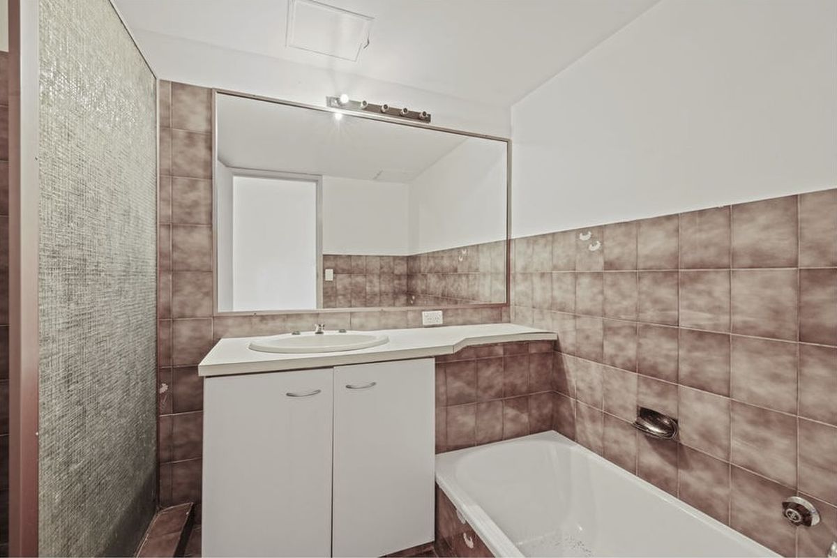2 / 8-10 Queensland Avenue, Broadbeach