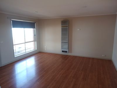 2 / 1 Narebar Street, Bell Park