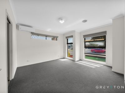 12 Patera Grove, Fraser Rise