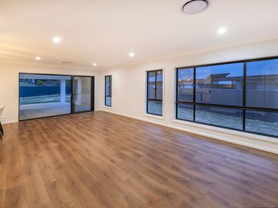 27 Admiralty Drive, Safety Beach