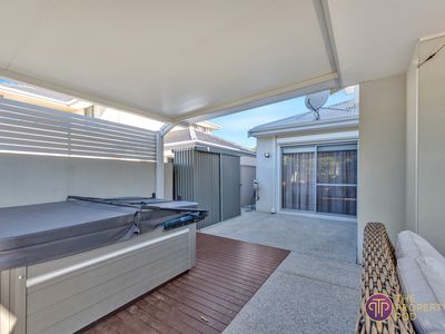 11 The Grandstand, Harrisdale