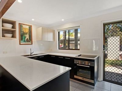 9 / 2 Dolphin Crescent, Noosaville