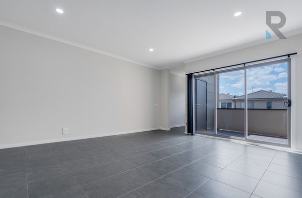 23 / 64 Escapade Boulevard, Craigieburn