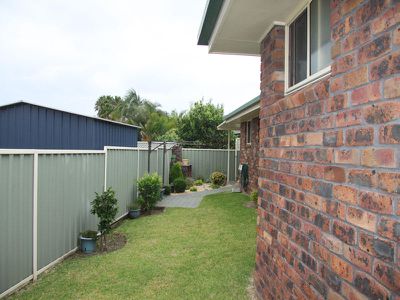 2 / 12 Hesper Drive, Forster