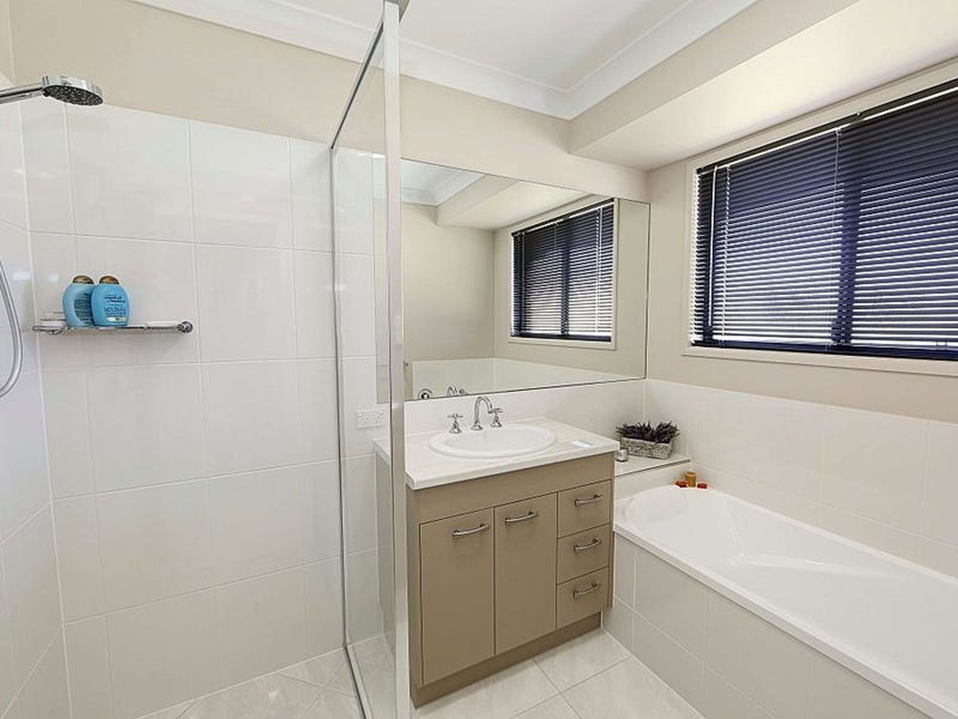 1 Sundew Ct, Woodgate