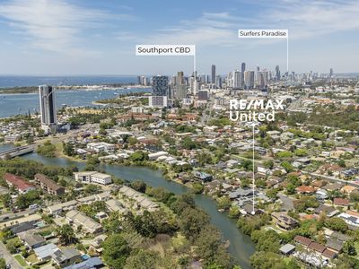 1 / 13 Royal Palm Court, Southport
