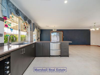70 Harden Park Trail, Carramar