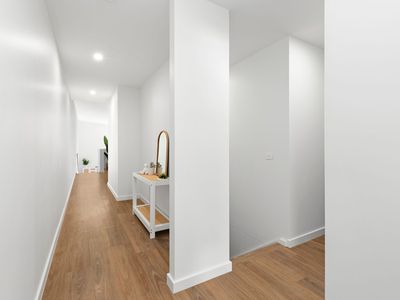 6B Seaview Way, Long Beach