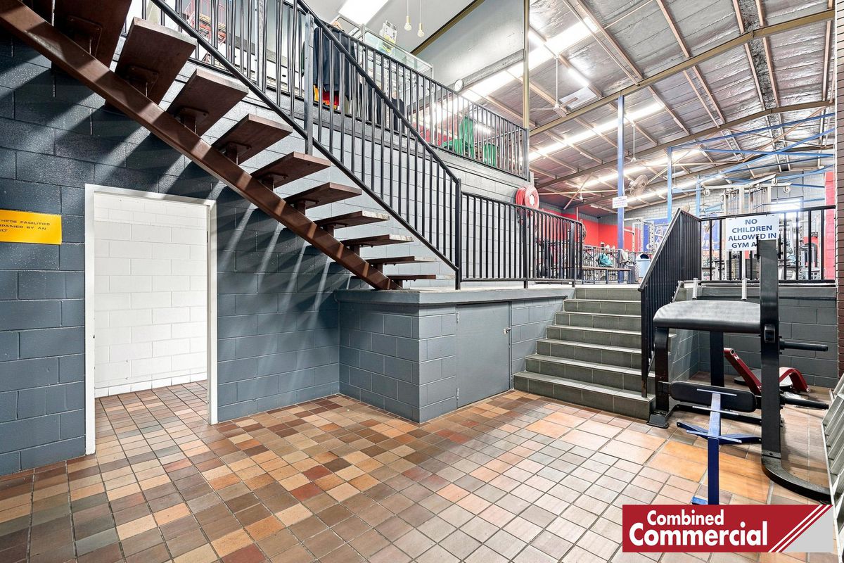 77 Jacaranda Avenue, Bradbury