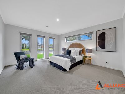 81 Charlbury Crescent, Cranbourne North