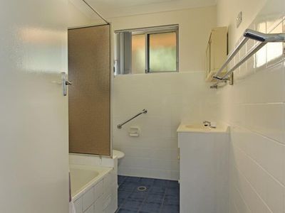 6 / 10 Peterborough Avenue, Lake Illawarra