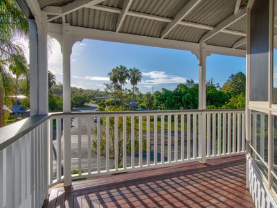 8 Pacific Pines Boulevard, Pacific Pines